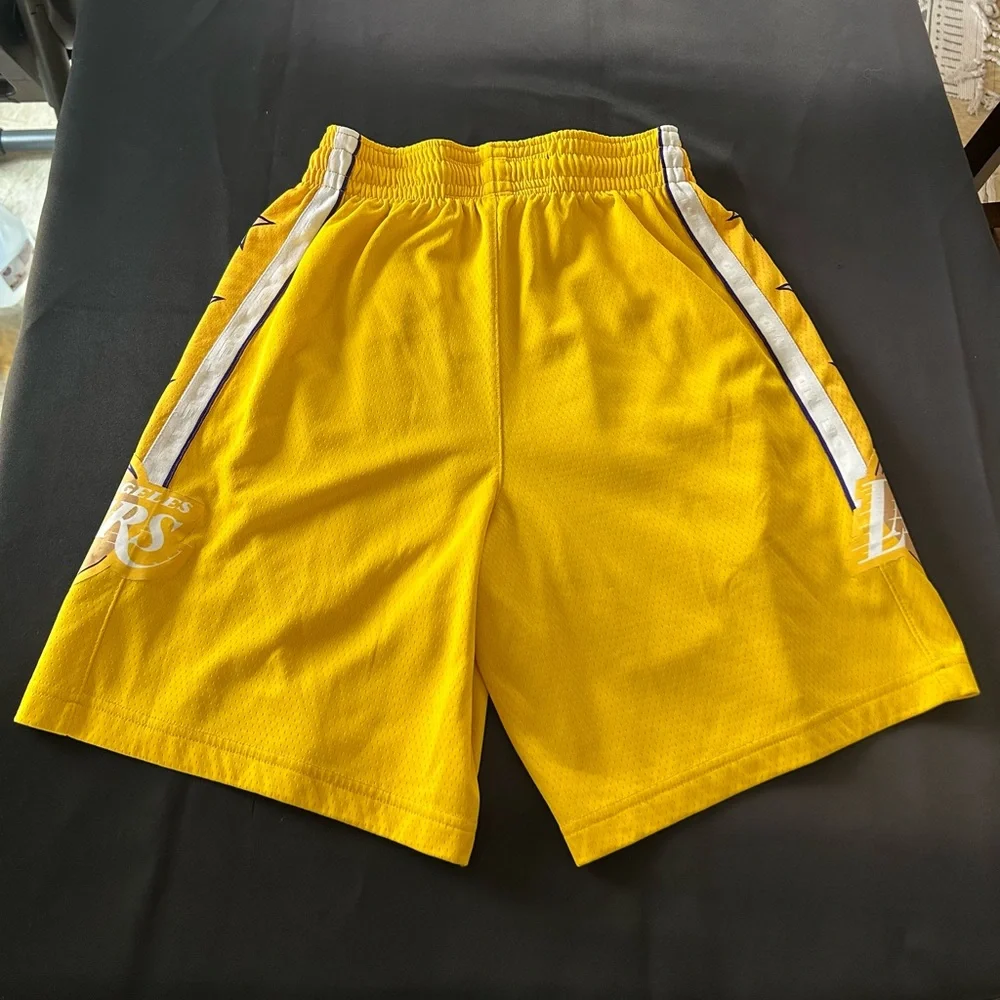 Men’s Lakers City Edition ‘19-‘20 MDE Shorts - Picture 3 of 6